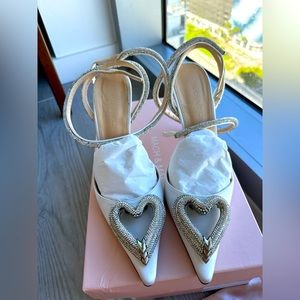 MACH & MACH Triple Heart White Satin Ankle Wrap Pump 39.5 Bridal Grad Rhinestone